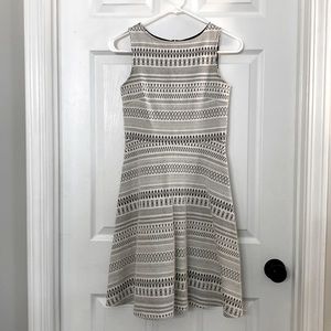 Banana Republic 00 Petite off-white and black dress